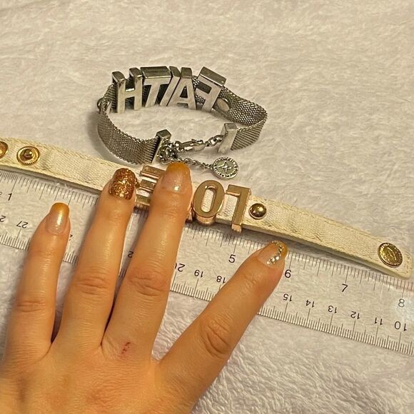 BCBGeneration Lot of two Cuff Bracelet FAITH LOVE Silver, Rose Gold on White - Picture 7 of 8